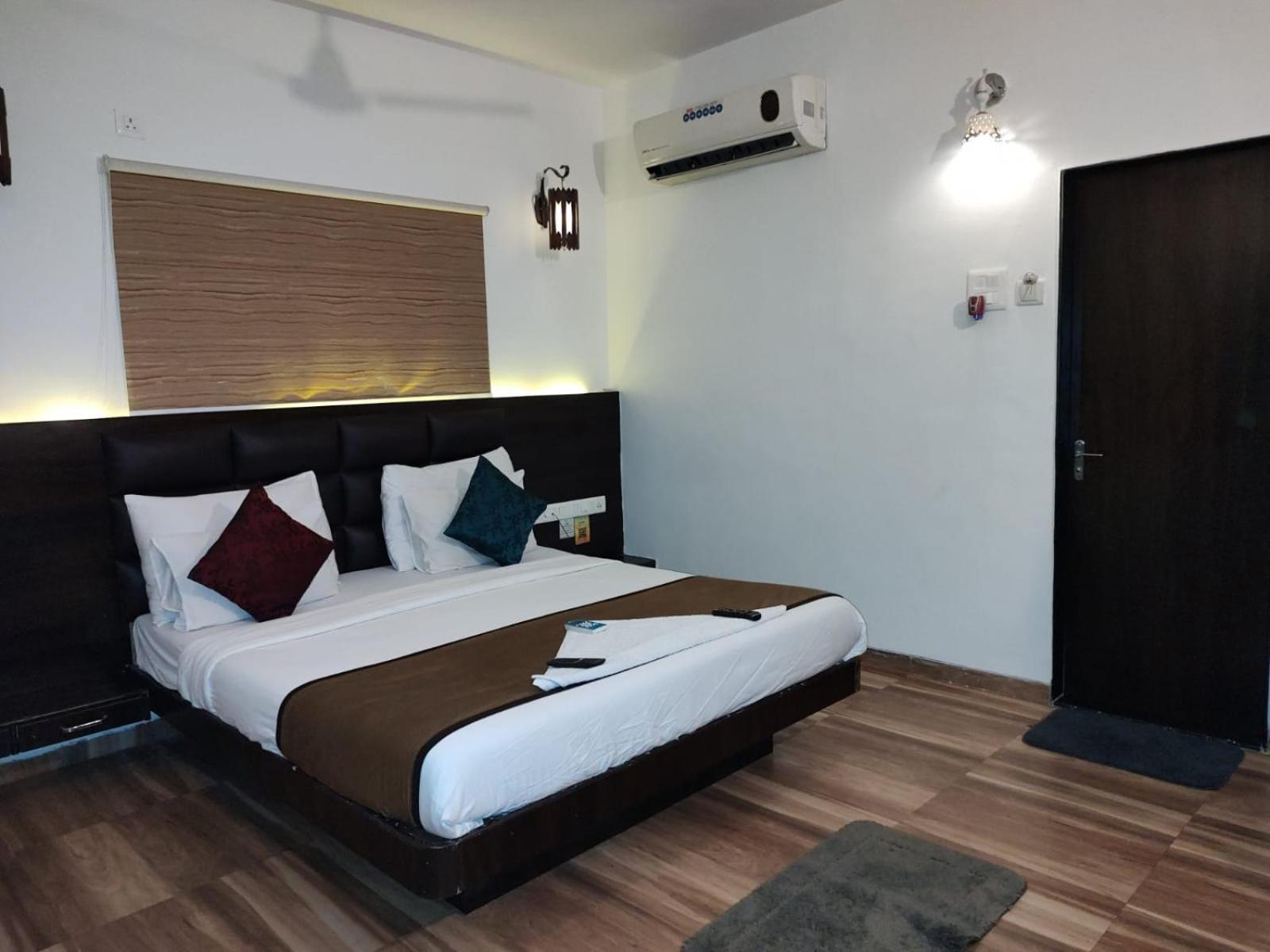 Hotel Saikripa Imperial Даман Екстер'єр фото